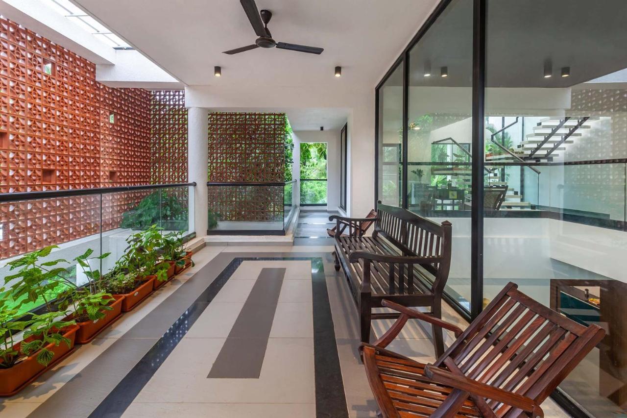 Villa Sereno By Stayvista - An Elegant And Entertaining Retreat Featuring A Swimming Pool, Outdoor Jacuzzi, Modern Interiors, And A Snooker Table Alībāg Εξωτερικό φωτογραφία