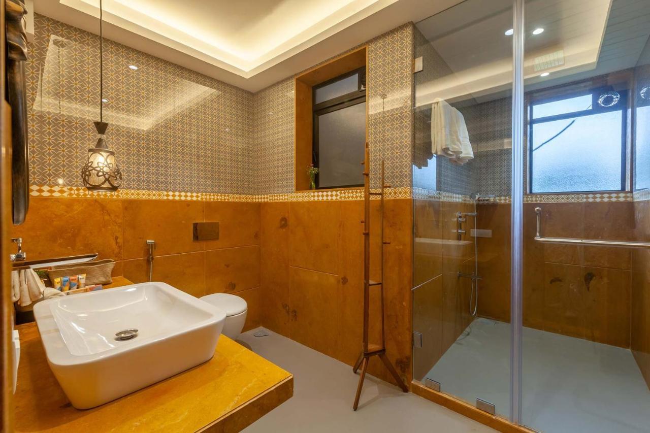 Villa Sereno By Stayvista - An Elegant And Entertaining Retreat Featuring A Swimming Pool, Outdoor Jacuzzi, Modern Interiors, And A Snooker Table Alībāg Εξωτερικό φωτογραφία