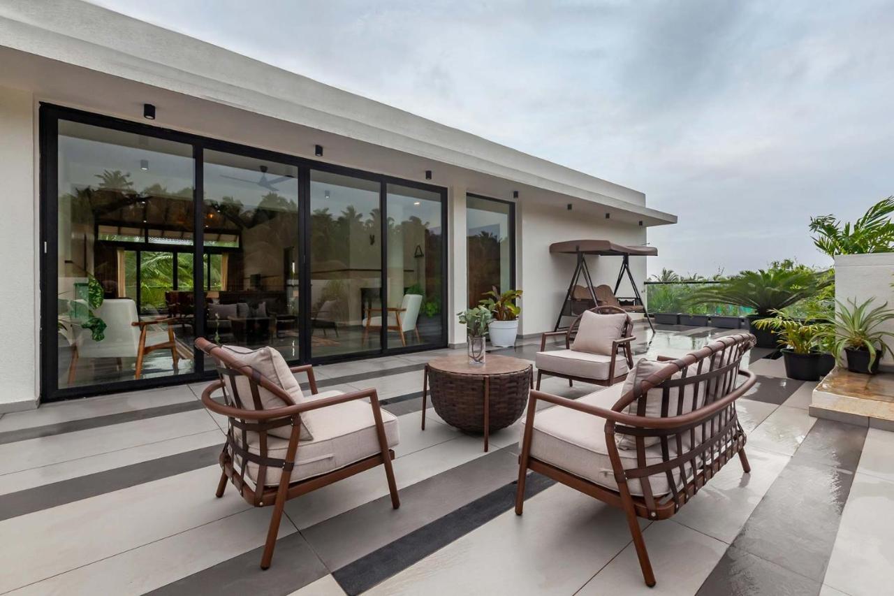 Villa Sereno By Stayvista - An Elegant And Entertaining Retreat Featuring A Swimming Pool, Outdoor Jacuzzi, Modern Interiors, And A Snooker Table Alībāg Εξωτερικό φωτογραφία